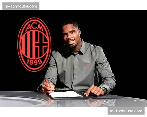 官方：AC米兰与年轻门将迈尼昂续约至2029年