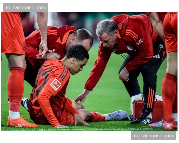 消息：穆西亚拉恢复合练，有望出战对阵科隆的关键战