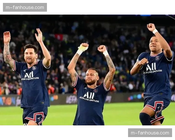 巴黎圣日耳曼2-0客胜摩纳哥，联赛十连胜领跑积分榜