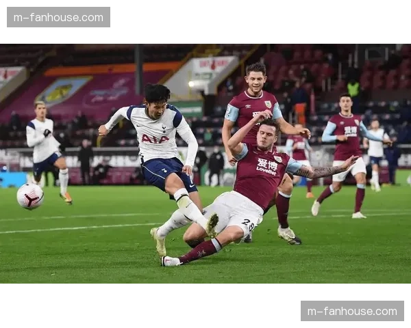 英超保级生死战前瞻:伯恩利主场迎战布伦特福德,两队近期失球数居高不下 英超保级生死战前瞻:伯恩利主场迎战布伦特福德,两队近期失球数居高不下